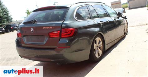 BMW 530d automobilis važiuojantis greitkeliu