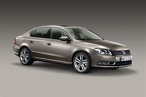 Volkswagen Passat B7 sedano interjeras, demonstruojantis erdvę