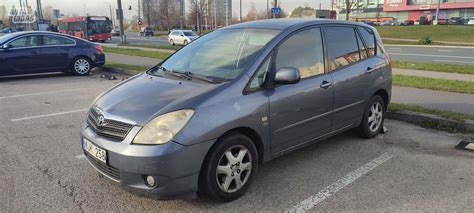 Toyota Corolla Verso 2003 metų modelio automobilio išorės nuotrauka