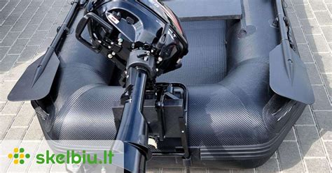 Nuotrauka, kurioje matomas Honda 60 AG pakabinamo variklio profilis, pabrėžiant jo kompaktišką dizainą.