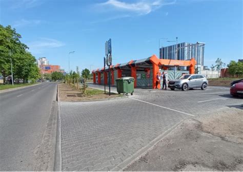 Automobilių plovyklos fasado ir aplinkos nuotrauka