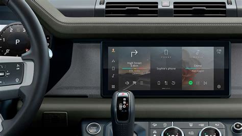Naujojo Range Rover Evoque interjeras su 11.4 colio lenkto stiklo Pivi Pro ekranu