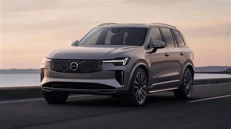 Infografika: Volvo XC90 kalbos keitimo kelias per skirtingas sistemas