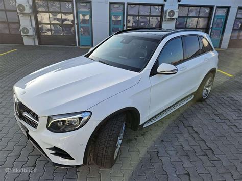 Tematinė Mercedes-Benz GLC nuotrauka, rodanti automobilio dizainą ir prabangą