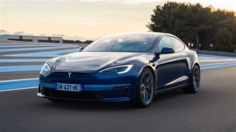Tesla Model S elektromobilio nuotrauka