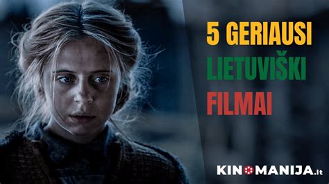 Žmogus, žiūrintis filmą per televizorių, ant kurio rodomi seni filmai