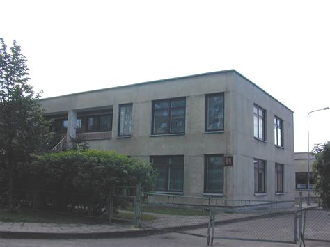 Taikos g. 104, Vilnius - vairavimo mokyklos vieta ir įsikūrimas