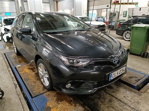 Stabdžio pedalo jungiklio vieta Toyota Auris salone