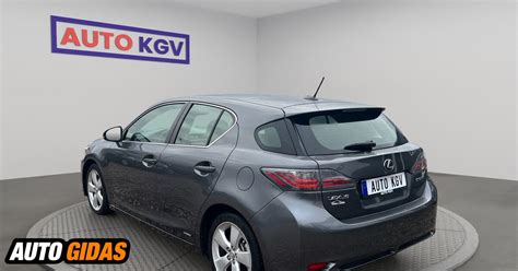 Lexus CT 200h automobilio interjero dizainas ir prietaisų skydelis