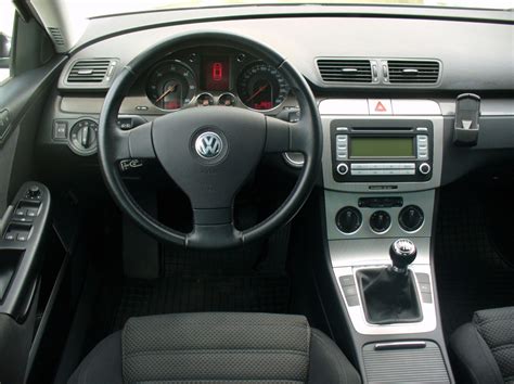 Volkswagen Passat B6 erdvus interjeras su patogiomis sėdynėmis