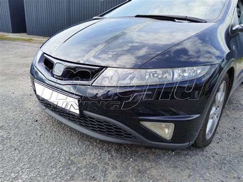 Teminis Honda Civic MK8 automobilio priekio vaizdas su išryškintu priekiniu stiklu