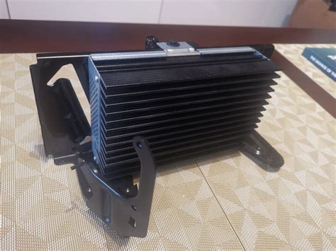BMW E46 garso bloko atnaujintas stiprintuvas su RCA išėjimais ir MOSFET mikroschema