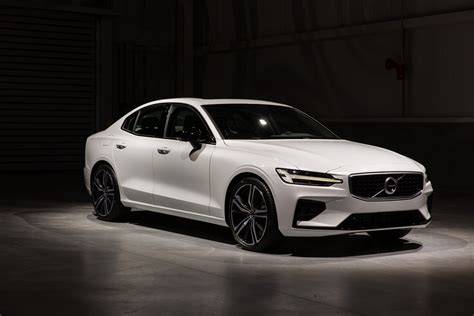 Volvo S60 hibridinė jėga