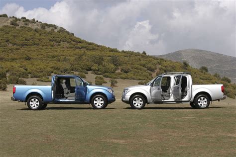 Nissan Navara D40 King Cab ir Double Cab modeliai