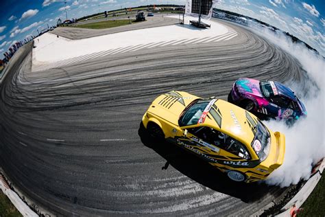 Drifto automobilio nuotrauka trasoje, variklio nuotrauka