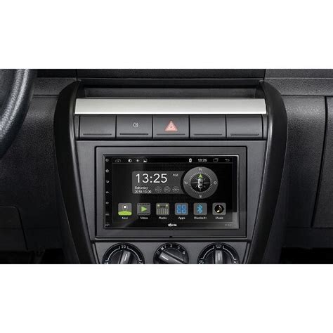 Dacia Duster interjero nuotrauka su prietaisų skydeliu ir multimedijos sistema