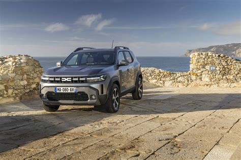 Naujausios kartos Dacia Duster eksterjero nuotrauka, atskleidžianti modernizuotą dizainą