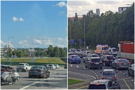 Teminė nuotrauka: senas ir naujas automobilis ant kelio, vizualizuojantys taršos skirtumus