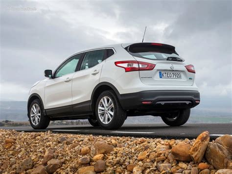 Infografika: Qashqai variklio charakteristikos (130 AG, 320 Nm, 1750 aps./min)
