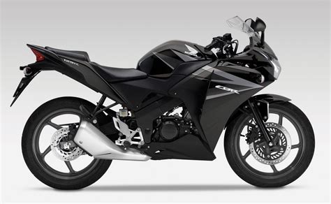 Honda CBR125R 2011 modelio priekinės dalies dizainas su vienu žibintu