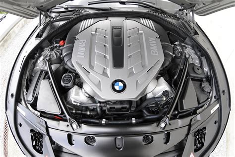 BMW variklių įvairovė: benziniai, dyzeliniai, hibridiniai