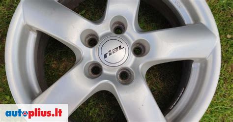 iliustracija skirtingų diametrų ratlankių ant Opel Vectra (pvz., R16 ir R18)