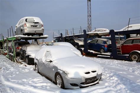 Infografika: Ką reikia patikrinti perkant naudotą automobilį (VIN, rida, serviso istorija, avarijos)