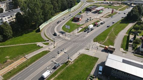 Teminė nuotrauka: kurjeris mieste, pristatantis siuntas