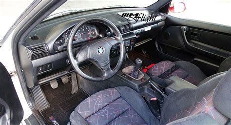 Salono interjero nuotrauka: BMW E36 318ti Compact salonas