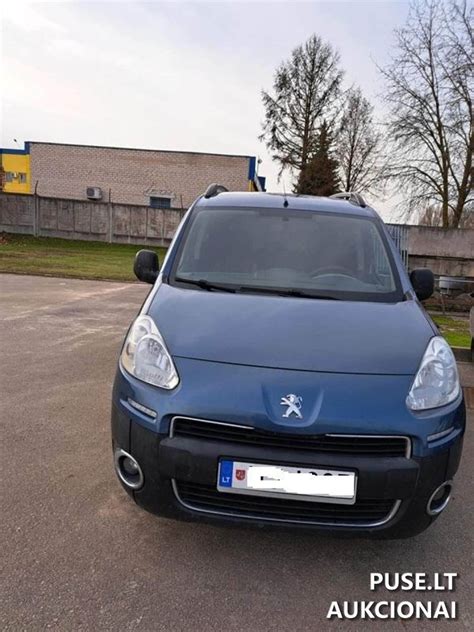 Nuotrauka: Peugeot Partner automobilis, demonstruojantis jo universalumą ir dizainą.