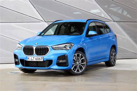 BMW X1(F48) akumuliatoriaus vietos schema
