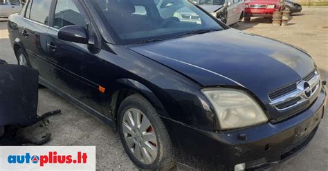 Nuotrauka: naudotos Opel Vectra C dalys automobilių ardymo aikštelėje