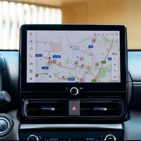 Toyota Yaris modernus salonas su multimedijos ekranu