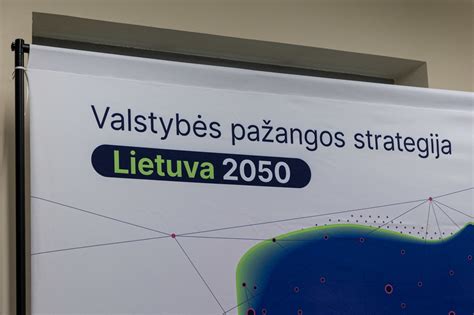 Infografika: Lietuvos transporto strategijos vizija iki 2050 metų, apimanti infrastruktūros modernizavimą, skaitmenizaciją ir žaliąją pertvarką.