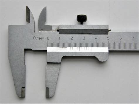 Matavimo priemonė, tikrinanti tarpą tarp skriemulio ir disko