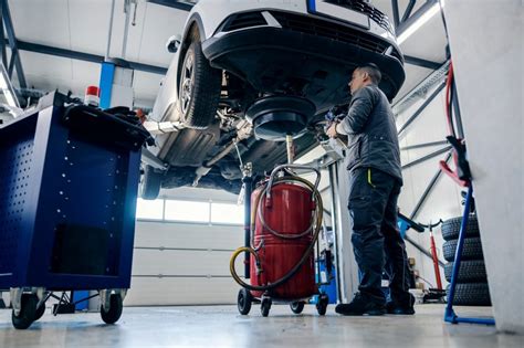 Specializuoto automobilių serviso įrankių ir įrangos nuotrauka