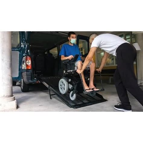 Neįgaliojo vežimėlio įvažiavimo platformos į automobilį nuotrauka