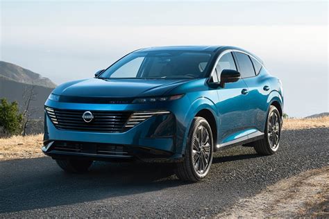 Nissan Murano eksterjero nuotrauka, išryškinanti banguotas linijas ir V-Motion groteles