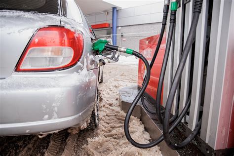 Kokybiško dyzelino pildymas automobilio bake
