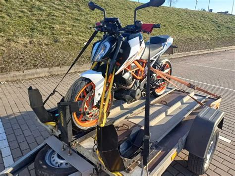 Motociklų priekabos su užvažiavimo trapu ir tvirtinimo detalėmis