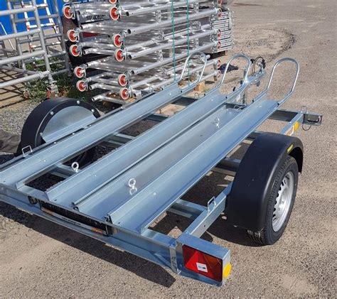 Įvairūs motociklų transportavimo scenarijai ir priekabų priedai