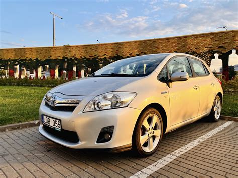 Toyota Auris antros kartos automobilio nuotrauka