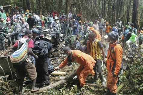 Gelbėjimo operacijos vieta po lėktuvo katastrofos Indonezijoje
