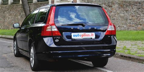 Volvo V70 automobilio profilio nuotrauka kelyje