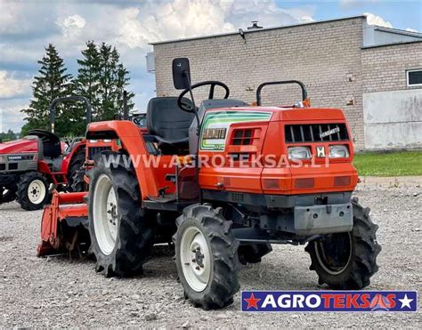 Įvairūs vaikiškų traktorių modeliai ir spalvos