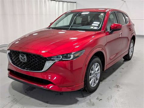 Mazda CX-5 2025 modelio eksterjero dizainas su Soul Red Crystal spalva