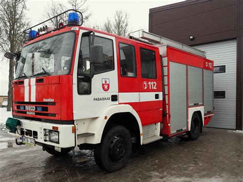 Gaisrinis automobilis su vandens talpa