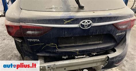 Toyota Avensis saugiklių dėžutės variklio skyriuje ir salone