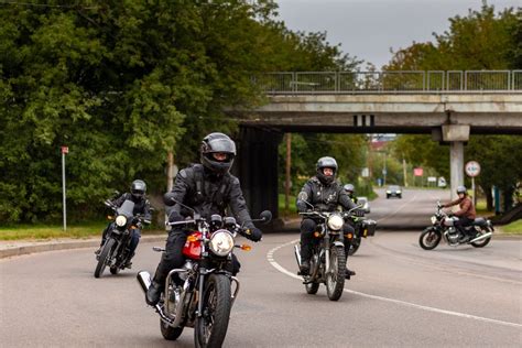 Eismo dalyvių įvairovė pavasarį - motociklininkai, dviratininkai, paspirtukininkai