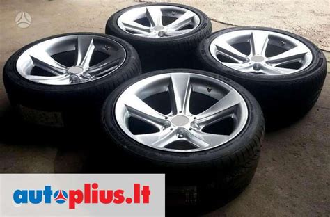 BMW automobilis su sumontuotais Style 128 ratlankiais
